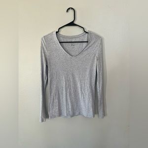 Women’s basic v-neck long sleeve